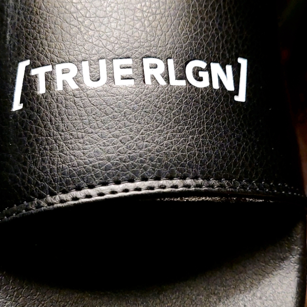 True Religion Slides - Picture 3 of 5